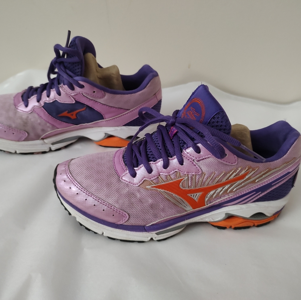 Women's 7.5 Mizuno Wave Rider 16 Running shoes
